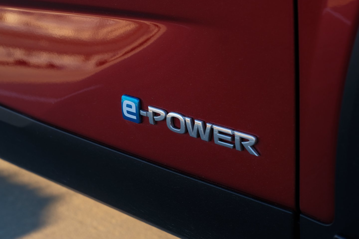„Nissan Qashqai e-Power“ ratus suka vien tik elektros variklis.<br>J.Paplaičio nuotr.