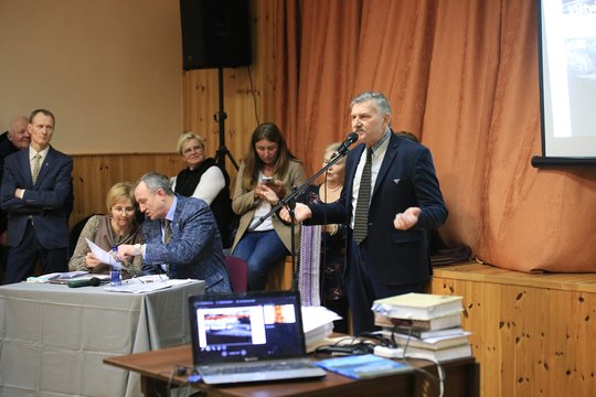 Aplinkos ministras Simonas Gentvilas Vištytyje kalbėjosi apie Suvalkijos (Sūduvos) nacionalinio parko steigimą.<br>A.Beniulio nuotr.