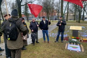 Konfliktas Sausio 13-osios skvere Panevėžyje: „maršistai“ mindė vaikų pagamintas neužmirštuoles