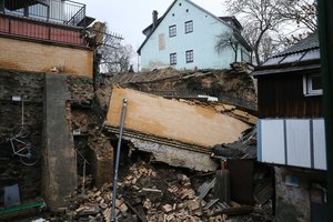 Vilniuje sugriuvus daugiabučio sienai – įtarimai, kas sukėlė nelaimę: žodį tarė Statybų inspekcija