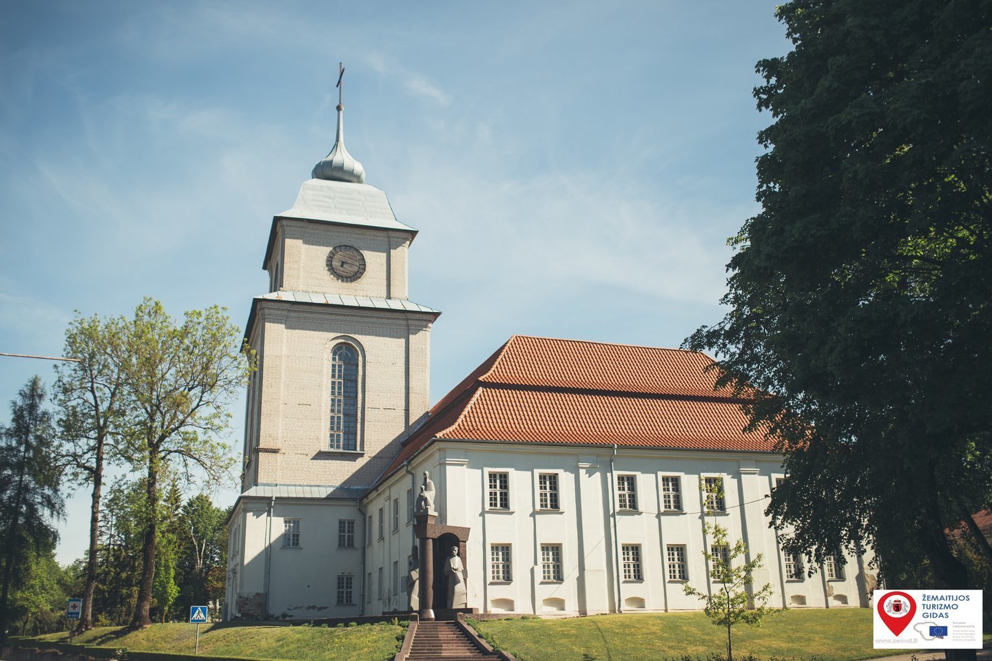 Žemaičių vyskupystės muziejaus pastatas Varniuose šių metų vasarą kvies į  varpinės bokštą, išplėstas ekspozicijų erdves, naujai atvertas  patalpas.<br>Žemaitijos turizmo centro nuotr.