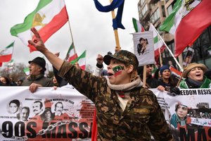 Iranas po A. Akbari egzekucijos iškvietė JK ambasadorių