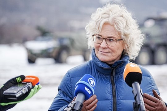 Vokietijos žiniasklaida skelbia: žada atsistatydinti gynybos ministrė