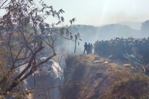 Po lėktuvo katastrofos – Nepalo vietos pareigūnų žinutė: tikimybė, kad išliko gyvų, yra nulinė