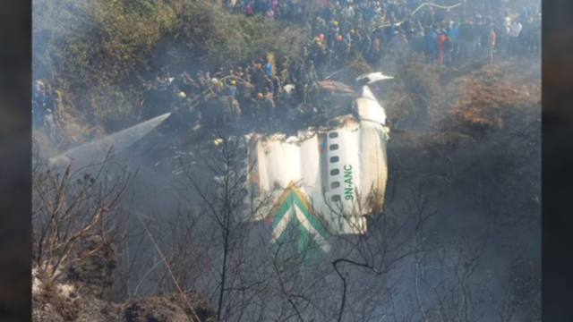 Kraupi lėktuvo katastrofa Nepale: žuvo mažiausiai 40 žmonių
