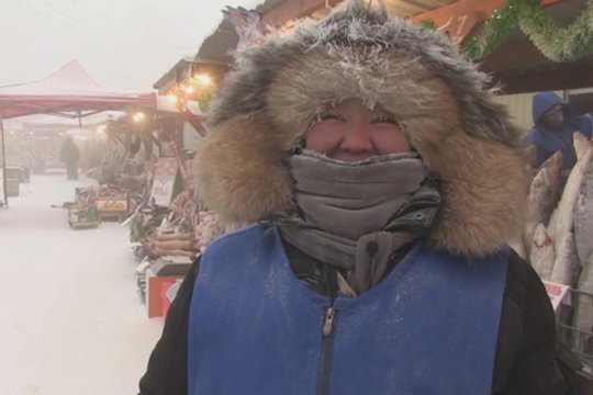 Ledinės miglos apgaubtame mieste šaltis gyventojų negąsdina: „Gausiai prisirengę primename kopūstus“