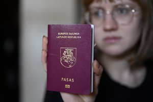 Vidury pamokos – neįtikėtinas pedagogės prašymas: paragino išsitraukti pasus ir pasirašyti už jos partiją