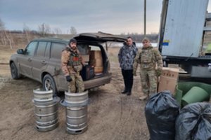 Bendrovė „Grill Keg“ sukūrė unikalias krosneles iš alaus statinių, kurios padės nesušalti nuo karo kenčiantiems ukrainiečiams