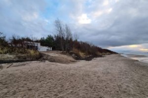 Palangos merui svaidantis žaibais dėl statybų paplūdimyje, inspektoriai atkerta, kad viskas legalu