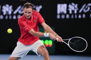 „Australian Open“ turnyre R. Nadalis dėkojo žmonai, o D. Medvedevas rusiškais keiksmažodžiais ramino žiūrovą