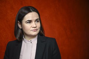 Susidorojimas su oponentais tęsiasi: Baltarusijoje prasidėjo opozicijos lyderės S. Cichanouskajos teismas