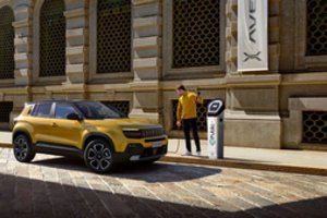 Atskleidė, kada Lietuvos rinką pasieks Europos metų automobiliu tituluotas elektromobilis