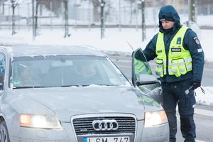 Vilniuje uždarius eismą šia gatve, judėjimas jau atnaujintas – dėl avarijos važiuoti čia buvo pavojinga 