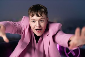 Jauniausias šių metų „Eurovizijos“ atrankų dalyvis Noy pristato savo dainą: „Gimiau būti scenoje“
