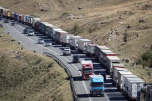 Kelyje, kuriuo bėgo mobilizuoti rusai, aptiko Vakarų sankcijų silpnąją vietą