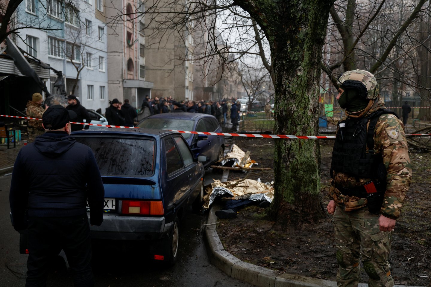 Kijevo srityje prie vaikų darželio nukrito sraigtasparnis.<br>Reuters/Scanpix nuotr.