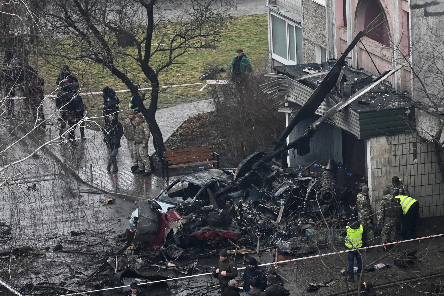 Kijevo srityje prie vaikų darželio nukrito sraigtasparnis.<br>Reuters/Scanpix nuotr.