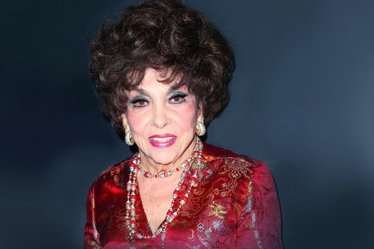 Net būdama solidaus amžiaus Gina Lollobrigida mėgavosi jaunų vyrų dėmesiu 