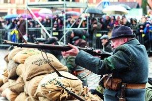 Klaipėdoje po šimtmečio  vėl užvirė mūšis – prancūzai sudėjo ginklus