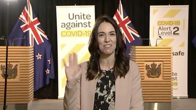 Sąmyšis Naujosios Zelandijos politinėje arenoje: šalies premjerė netikėtai paskelbė atsistatydinanti