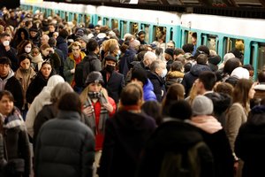 Prancūzija ruošiasi streikams ir protestams – tikimasi milijono protestuotojų dėl pensijų