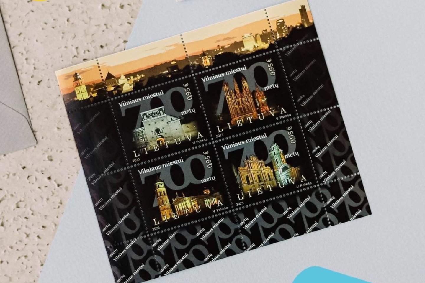 Pašto ženklų blokas Vilniaus 700-mečiui.<br>Lietuvos pašto nuotr.