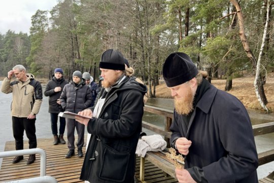 Stačiatikių maudynės Balžio ežere.<br> V. Ščiavinsko nuotr.