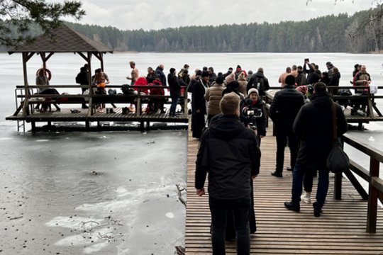 Stačiatikių maudynės Balžio ežere.<br> V. Ščiavinsko nuotr.