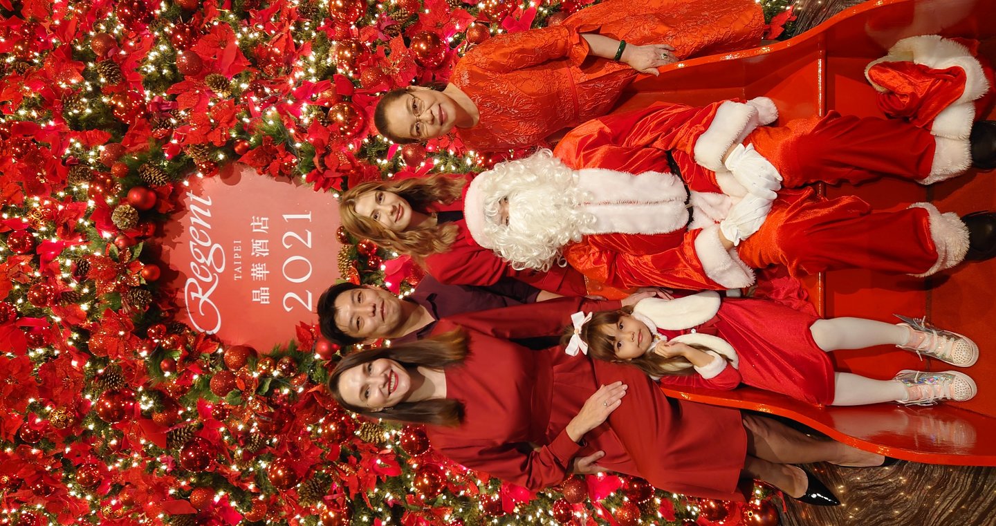 A.Andriuškaitė su šeima pradeda švęsti pasitikdami vakarietiškas šventes – nori, kad duktė Gabija perimtų tradicijas tiek iš mamos, tiek iš tėčio.<br> Asmeninio archyvo nuotr.