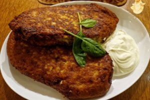 Legendos apie šiuos Kretingoje kepamus bulvinius blynus sklinda toli už Žemaitijos ribų