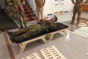 Lietuviai mokslininkai rado dar vieną būdą padėti Ukrainai: sukūrė išskirtines lovas 