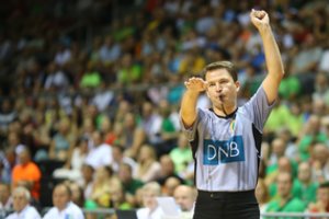 Žinomą krepšinio teisėją pristabdė sveikata: ryžosi gultis ant operacinio stalo