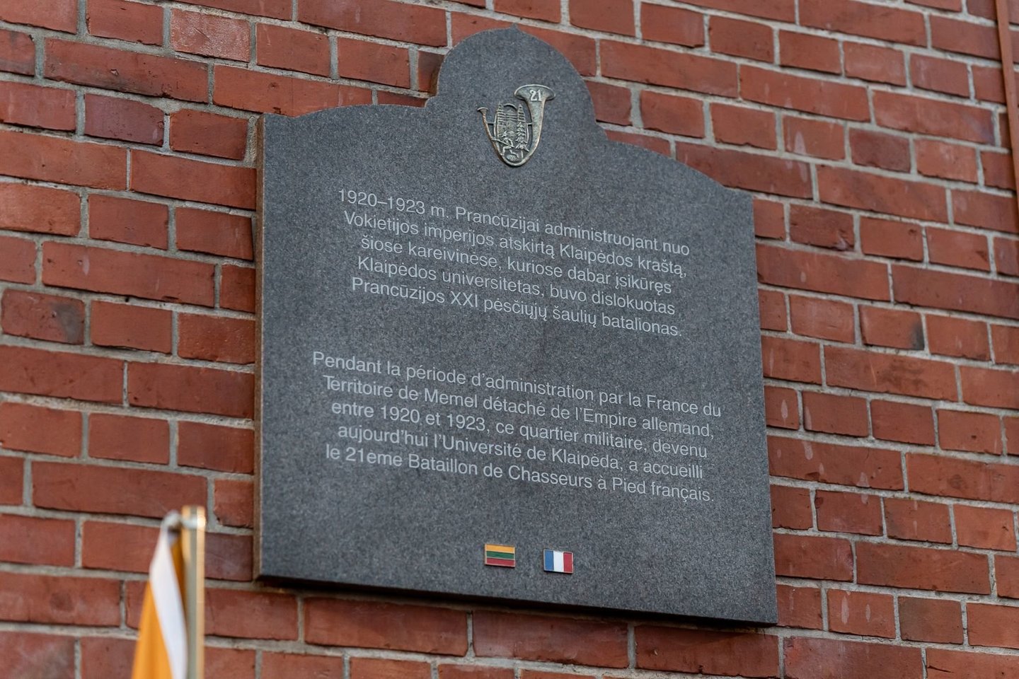 Atminimo lenta primins prancūzų misiją Klaipėdoje.<br> KU nuotr..
