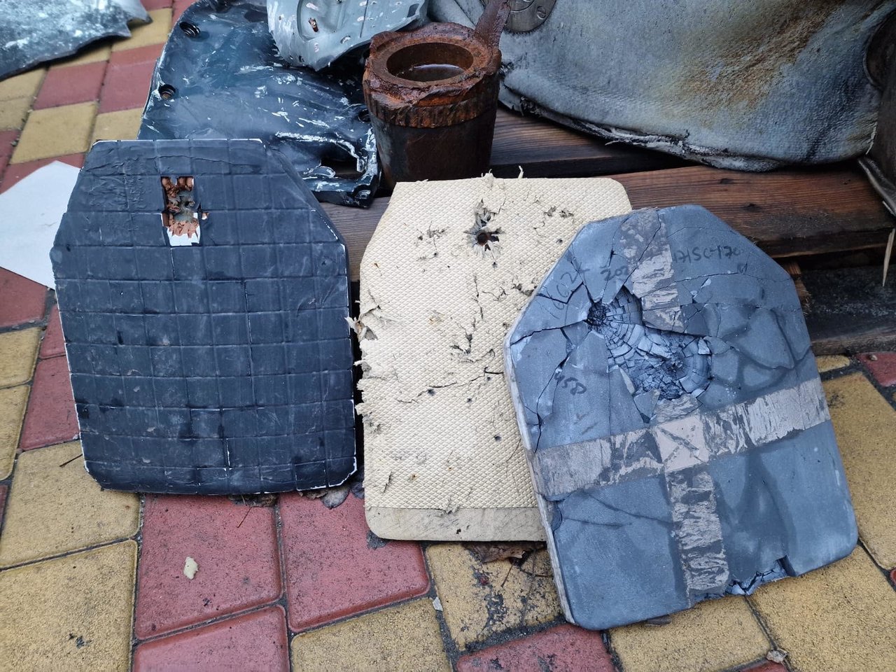 Tai, kas liko iš neperšaunamųjų liemenių.<br>Asmeninio albumo nuotr.