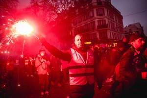 Prancūzijos vyriausybė po protestų užsimena apie pozicijos dėl pensijų švelninimą