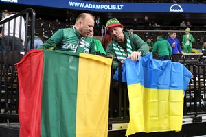 „Žalgirio“ arenoje – palaikymo akcija Ukrainai ir žinutė Rusiją palaikantiems serbams