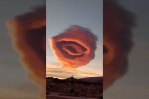 Turkijoje pakibęs keistas debesis įaudrino vaizduotę: primena NSO 