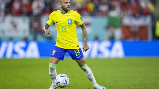 Sulaikytas Brazilijos futbolo rinktinės gynėjas D. Alvesas – įtariamas seksualiniu priekabiavimu