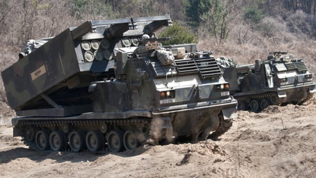 Kol Vokietijos dvejonės kainuoja ukrainiečių gyvybes, JK imasi veiksmų: perduos tankus ir savaeiges haubicas