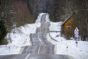 Žiema niekur nesitraukia: naktį vyraus sniegas, susidarys plikledis