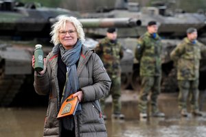 Vokietijoje – draudimas net skaičiuoti „Leopard“ tankus, Baltarusijoje pratęsti kovinės parengties patikrinimai