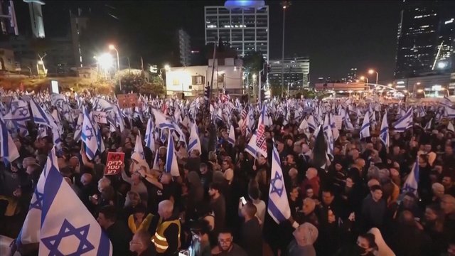 Tel Avive masinis protestas prieš naująją šalies vyriausybę – prie protestuotojų prisijungė ir buvęs premjeras