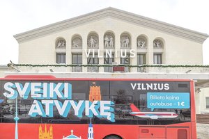Naujovė sostinės viešajame transporte: kai kuriuose autobusuose galėsite atsiskaityti ir banko kortele