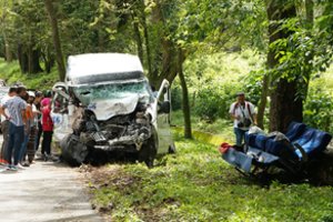 Tailande per mikroautobuso avariją gyvi sudegė 11 žmonių, įskaitant 2 vaikus