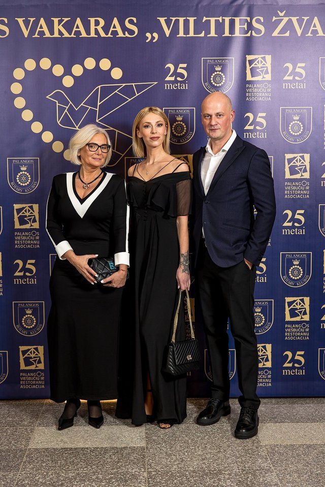 Verslininkas Juozas Tubinas su žmona Ieva ir  Svetlana Bardiuk.<br> A.Kazlausko nuotr.