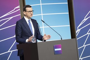 M. Morawieckis: Lenkija paprašys Vokietijos leidimo nusiųsti tankų Ukrainai