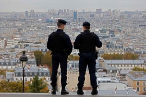 Paryžiuje apklausai buvo sulaikyti du policijos pareigūnai, nušovę vyrą