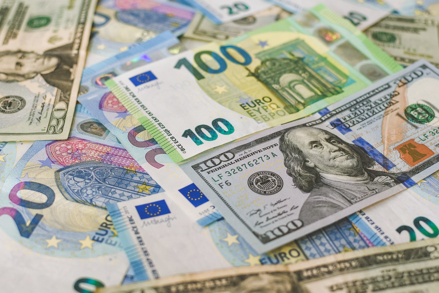 Euro kursas JAV dolerio atžvilgiu pasiekė aukščiausią lygį nuo 2022 m. balandžio.<br>Ibrahim Boran/Unsplash nuotr.