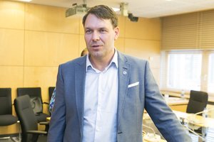 Po skandalingo R. Žemaitaičio pareiškimo jam švelnesnę nuobaudą siūlęs A. Bagdonas planuoja tęsti darbą etikos komisijoje