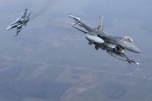 Praėjusią savaitę patruliuojantys NATO naikintuvai kilo dukart